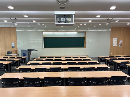 계단식 강의실(120석)[162㎡] 